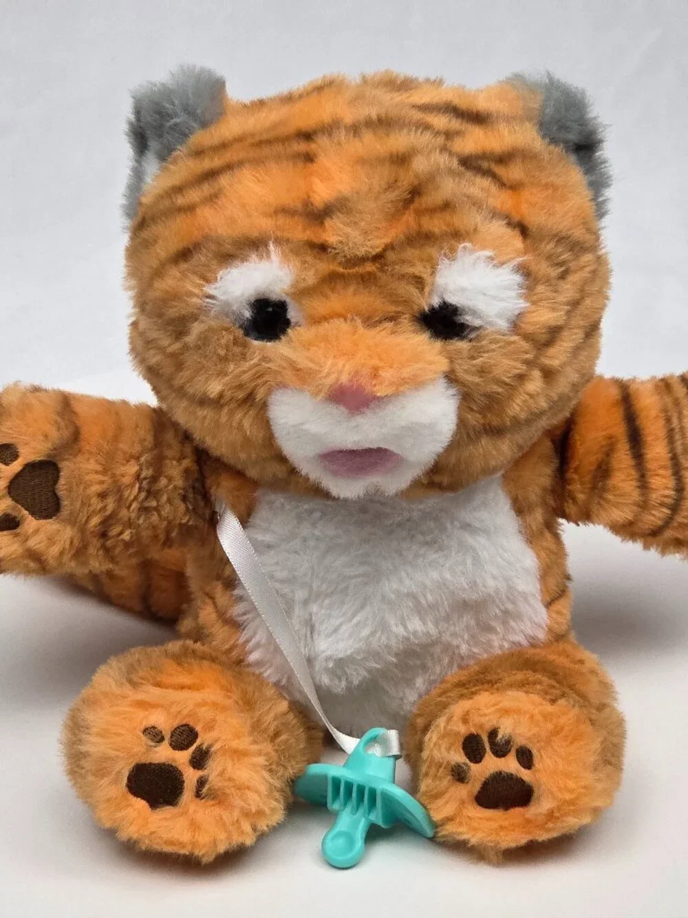 Little Live Pets Cozy Dozys Jungle Series Java the Tiger With Pacifier Works
